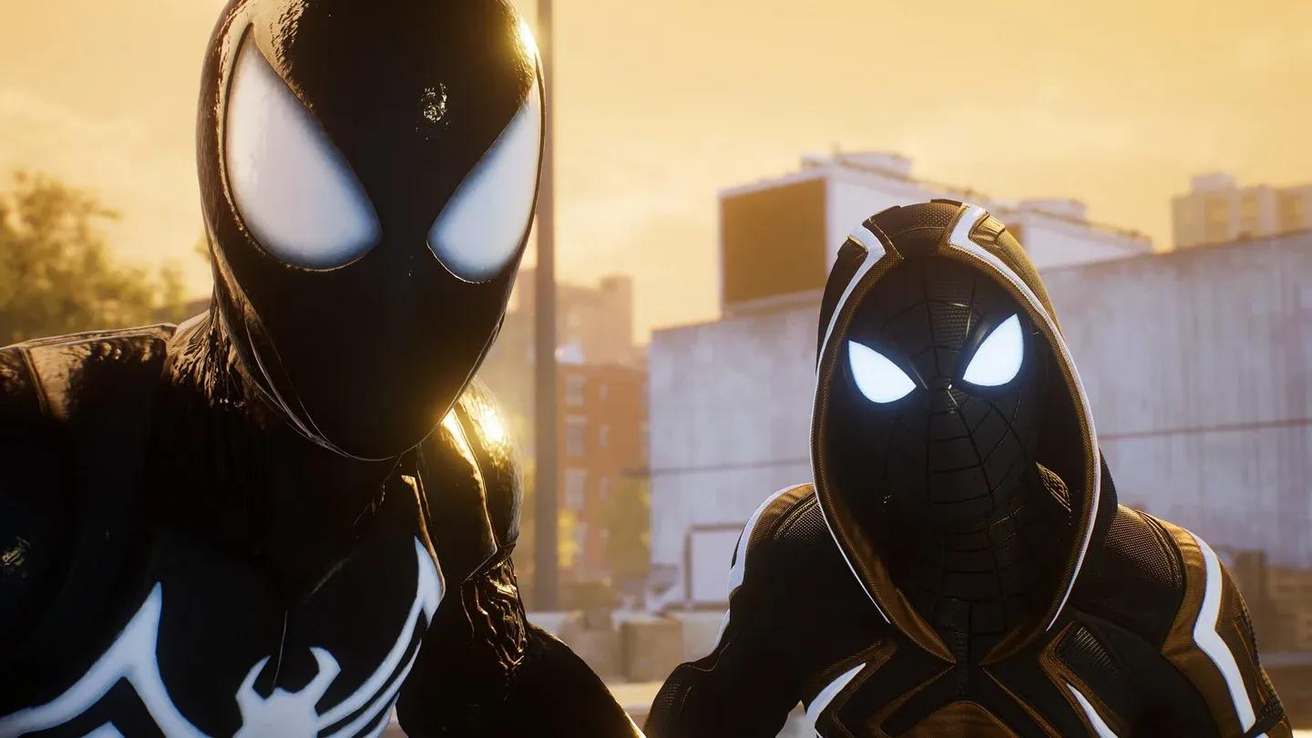 Two Spiders, one city